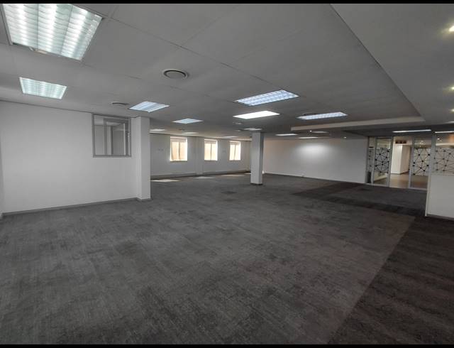 2,415M² OFFICE TO LET IN BRYANSTON